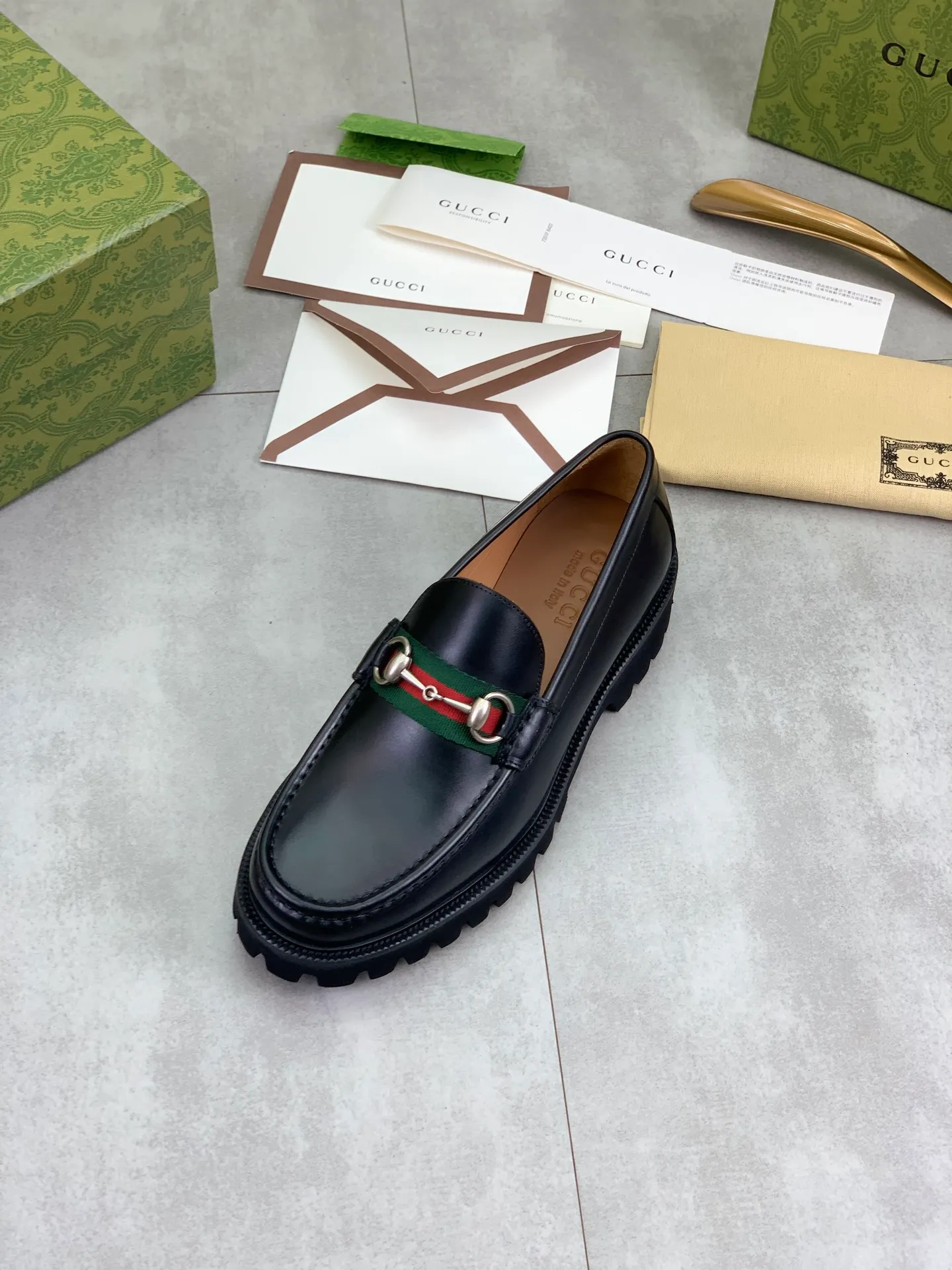 Factory price P840 💰💎💎💎Top version (original foam outsole) Brand: [GUCCi] Gucci's new business formal casual leather shoes Standard code: Men's size 39–45 (38 needs to be customized) Grade: Same style as the official website Original order quality Materials: Original open-edge beaded calfskin Water-dyed cowhide lining Original lightweight foam outsole Style category: Men's fashion Formal casual leather shoes, slip-on men's shoes series, young and fashionable, European and American trends, British style, casual matching, comfortable feet, color: multiple colors available, actual picture